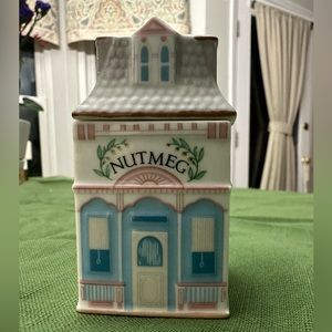 Lenox Spice Village Nutmeg jar. No chip, cracks, or discoloration.